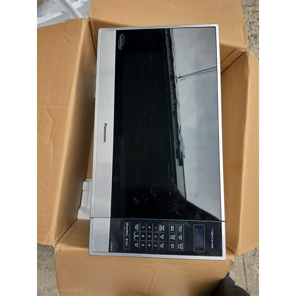 Panasonic NN-SN97HS 2.2 cu ft, 250W Microwave Oven